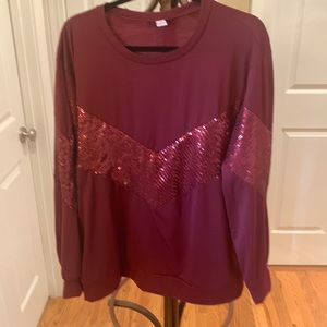 NWOT Super Cute Top with side pockets. Perfect for the Holidays.